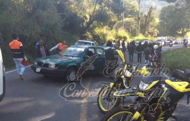SE ESTRELLA MOTOCICLETA CONTRA TSURU