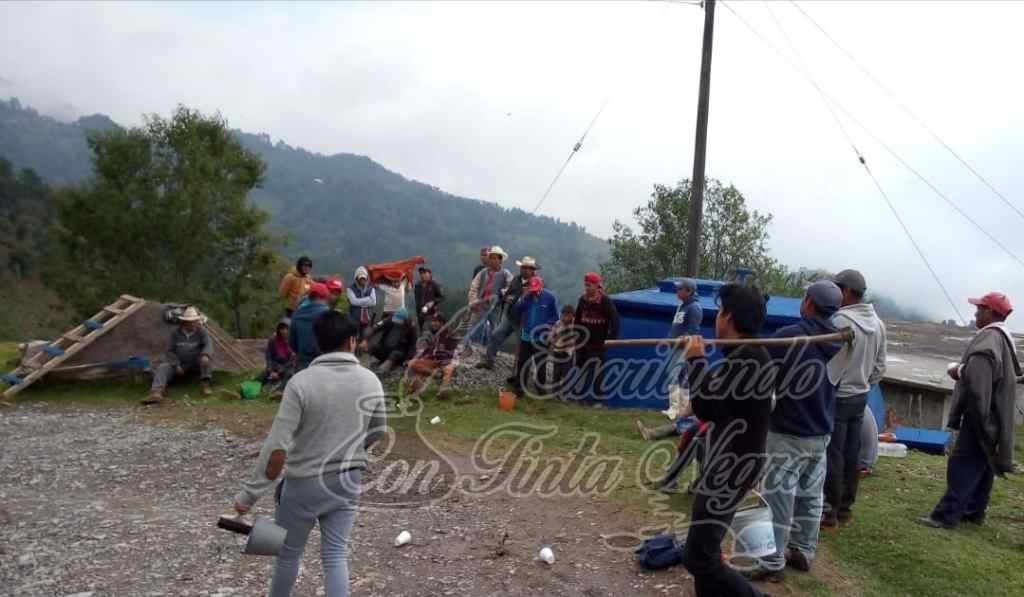DENUNCIAN ABUSOS DE COMITÉ DE AGUA DE ALPATLÁHUAC