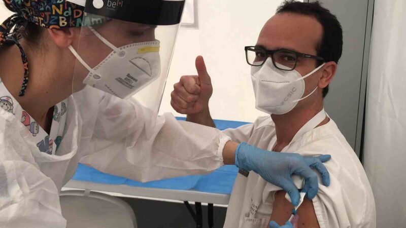 DENUNCIAN FAVORITISMO EN APLICACIÓN DE VACUNAS CONTRA COVID-19