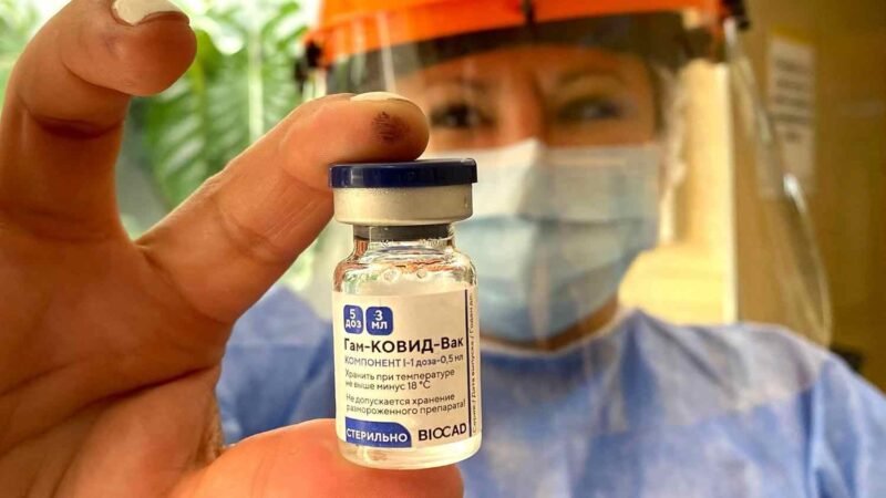 EMPRESARIO VERACRUZANO FIRMA COMPRA DE 4 MILLONES DE VACUNAS CONTRA COVID-19