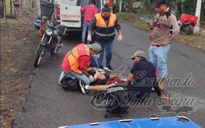 DERRAPAN MOTOCICLISTAS EN COMAPA