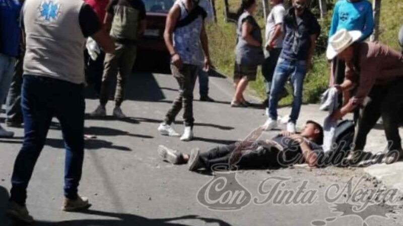 DERRAPA MOTOCICLISTA EN COSCOMATEPEC