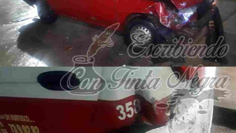 CHOCA TSURU CONTRA TAXI EN HUATUSCO