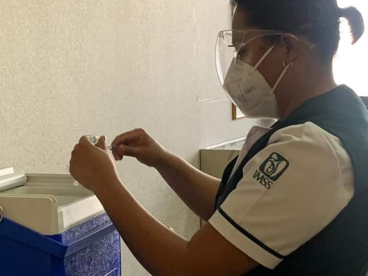 HOY LLEGA POR FIN LOTE DE VACUNAS PARA SECTOR SALUD