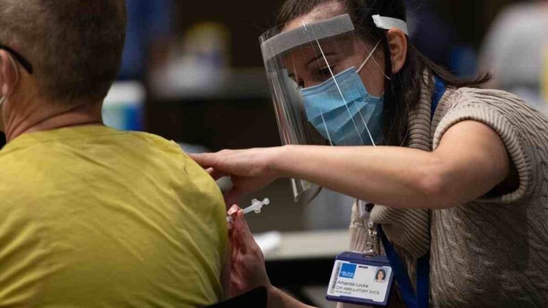 EEUU NO DETENDRÁ INDOCUMENTADOS EN CENTROS DE VACUNACIÓN COVID-19