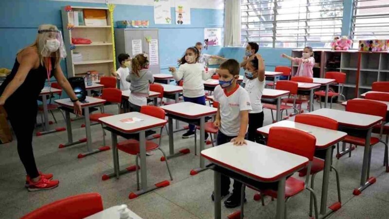 BRASIL RETOMA CLASES PRESENCIALES DESPUÉS DE CASI UN AÑO