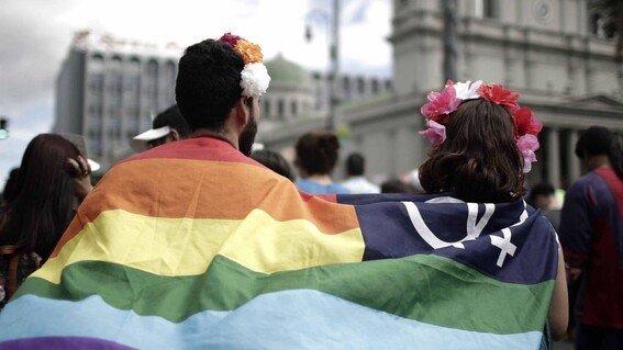 SENADORA PROPONE CASTIGAR EL HOMICIDIO POR HOMOFOBIA HASTA CON 60 AÑOS DE CÁRCEL