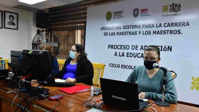 ENTREGAN MÁS PLAZAS PARA MAESTRO