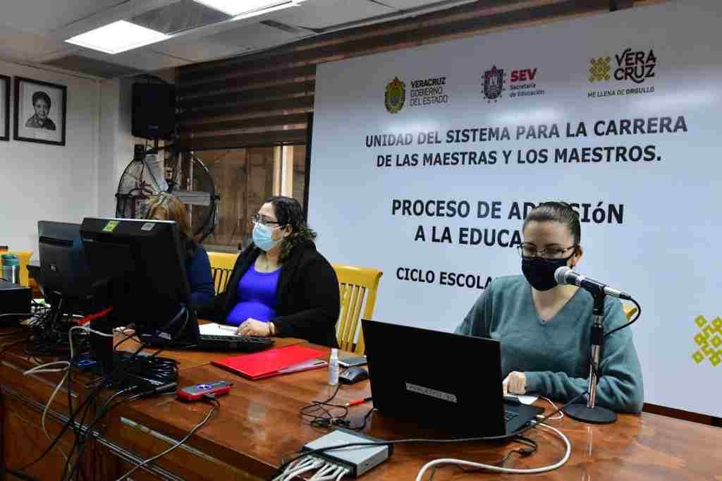 ENTREGAN MÁS PLAZAS PARA MAESTRO