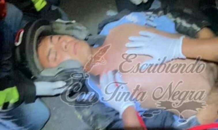 DERRAPA MOTOCICLISTA; ESTA GRAVE