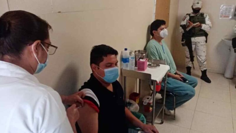 APLICAN SEGUNDA DOSIS DE PFIZER EN HOSPITAL DE COSCO