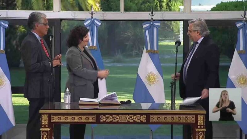 NUEVA MINISTRA DE SALUD DE ARGENTINA ASUME EL CARGO TRAS ESCÁNDALO DE VACUNAS CONTRA COVID-19