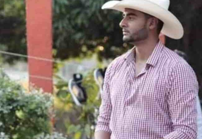 HIJO DE ALCALDESA DE JAMAPA SE REGISTRA COMO CANDIDATO A LA ALCALDÍA