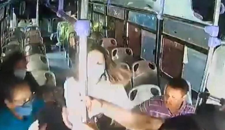 AMOR APACHE; LA APUÑALA EN AUTOBÚS