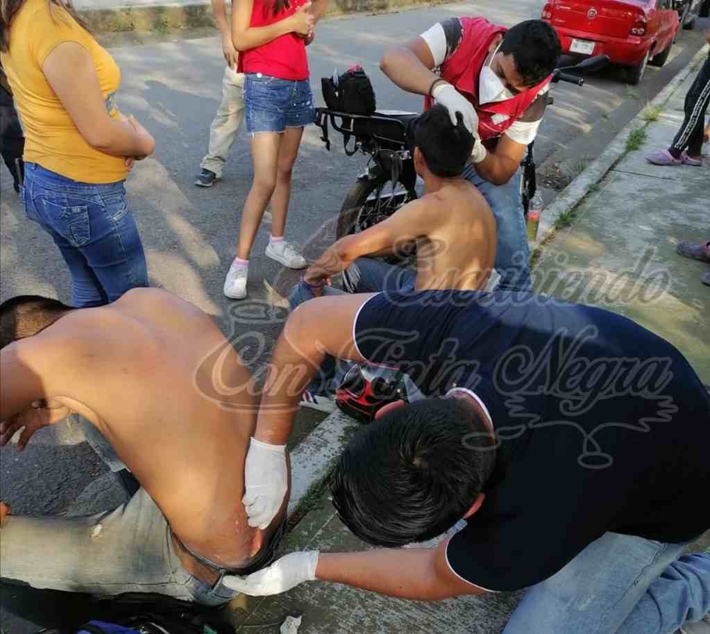 IMPACTA CAMIONETA A MOTOCICLISTAS