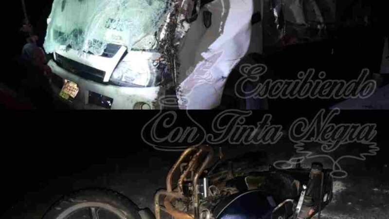 VUELCA CAMIÓN Y CHOCA CONTRA MOTO