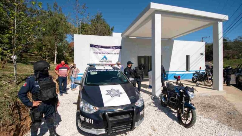 ENTREGAN MÓDULOS DE VIGILANCIA A LA POLICÍA