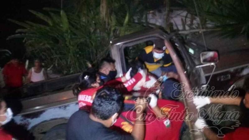 CHOCA CAMIONETA CONTRA CASA