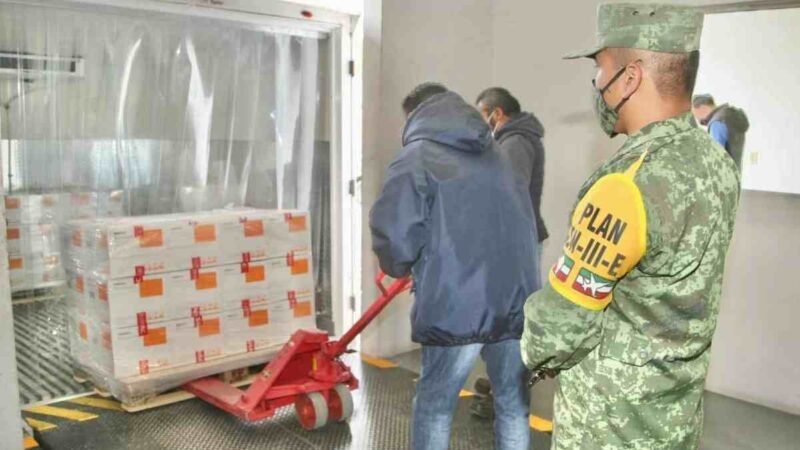 INICIA DISTRIBUCIÓN DE 800 MIL VACUNAS DE SINOVAC PARA APLICAR A ADULTOS MAYORES