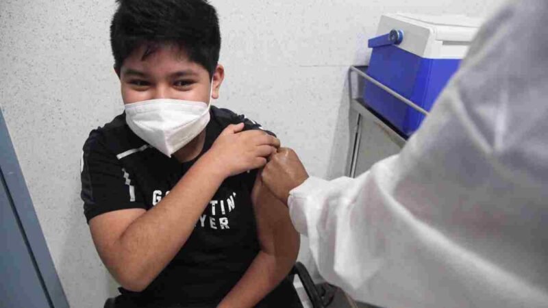 MÉXICO NEGOCIA REALIZAR ENSAYOS DE VACUNA COVID-19 PARA MENORES DE EDAD