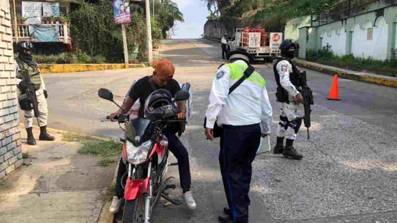 METEN EN CINTURA A MOTOCICLISTAS