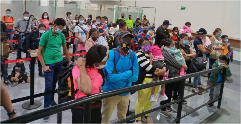 DETIENEN A 95 MIGRANTES QUE INTENTARON CRUZAR MÉXICO COMO TURISTAS