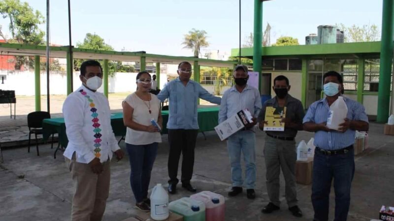ENTREGAN KITS DE LIMPIEZA A ESCUELAS