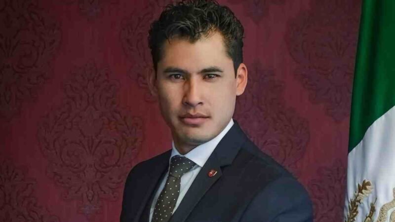 DETIENEN A EXPRECANDIDATO DE PUEBLA QUE EXHIBIÓ FOTOS INADECUADAS CON SU HIJA