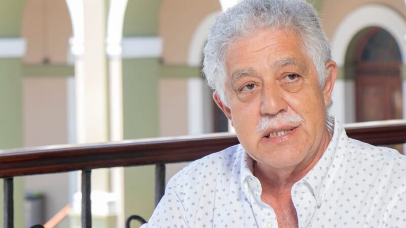 RECONOCE TOMÁS RÍOS TRABAJO DE GUILLERMO RIVAS