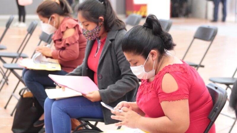 ENTREGAN PLAZAS DE EDUCACIÓN INDÍGENA