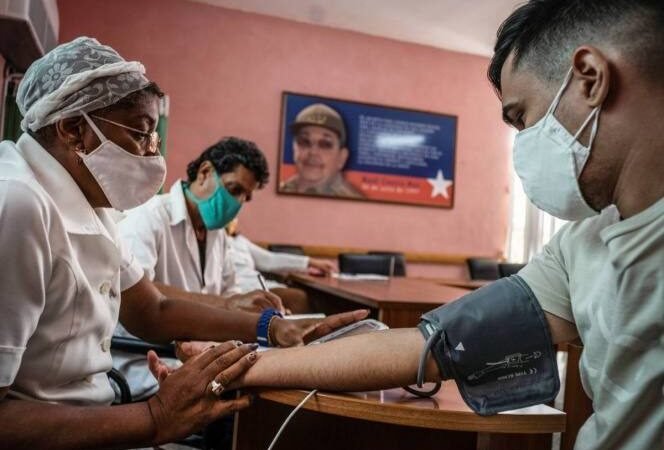 APLICA CUBA VACUNA PROPIA ABDALA A 124 MIL TRABAJADORES DE LA SALUD