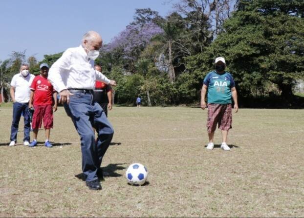 CONVIVE GUILLERMO RIVAS CON MESEROS