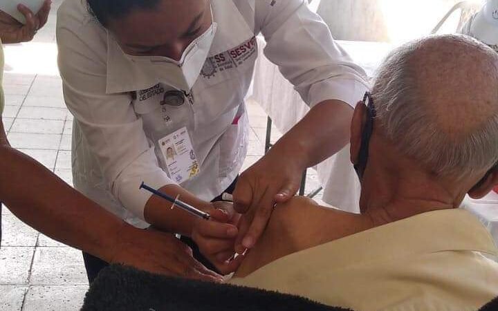 DEMANDAN VACUNACIÓN CONTRA COVID EN COSCOMATEPEC Y HUATUSCO