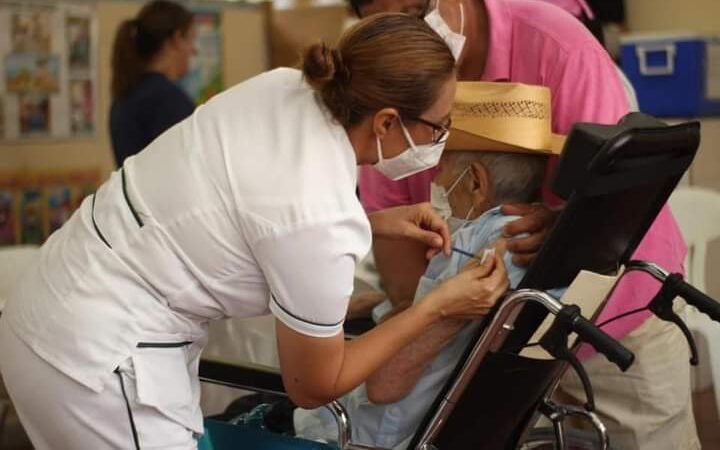 EN MAYO, ARRANCA VACUNACIÓN DE 50 A 59 AÑOS