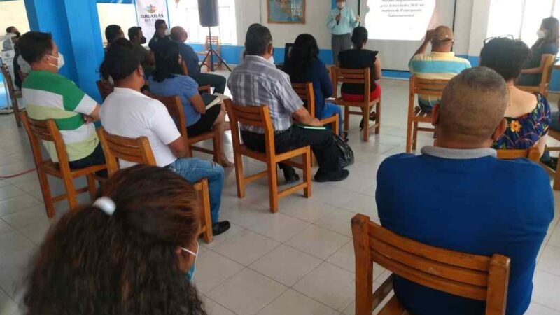 SE CAPACITAN FUNCIONARIOS DE IXHUATLÁN EN MATERIA ELECTORAL