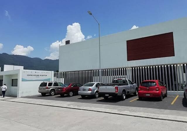 ASALTANTES LE DAN GOLPIZA A SU VÍCTIMA