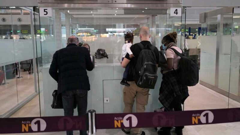 FRANCIA SUSPENDE SUS VUELOS CON BRASIL POR VARIANTE DE COVID-19