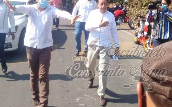 RETIENEN AL GOBERNADOR EN NARANJAL