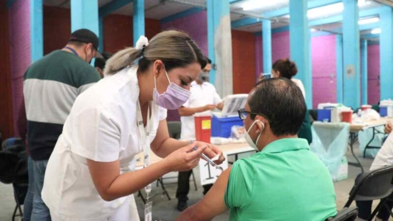 APOYA IMSS EN VACUNACIÓN DE MAESTROS