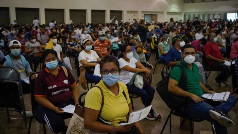 PREVÉ AMLO QUE VACUNACIÓN DE MAESTROS CONCLUYA EN MAYO