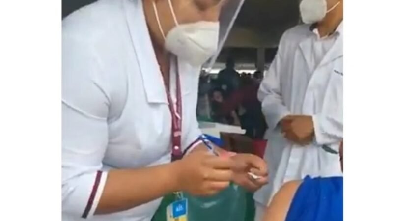 PODRÍA HABER DENUNCIA PENAL EN CASO DE VACUNA CON JERINGA VACÍA