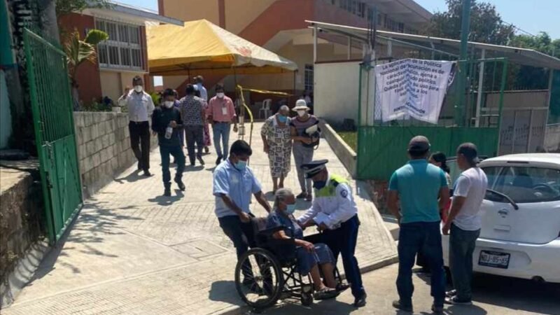 INICIA VACUNACIÓN CONTRA COVID-19 EN COMAPA
