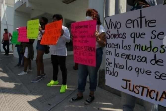 SE DEFIENDEN DE AGRESOR Y LAS MANDAN A LA CÁRCEL