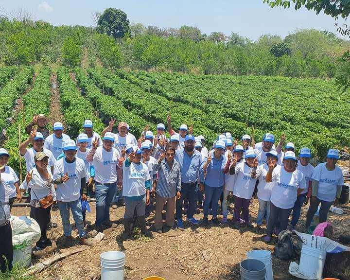 SE REUNE GABRIEL LAGUNES CON PRODUCTORES DE CHILE