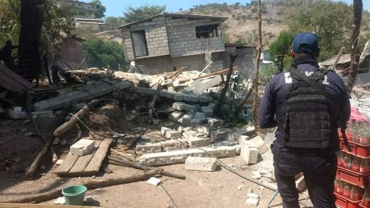 EXPLOTA POLVORÍN; MUERE MUJER Y NIÑA