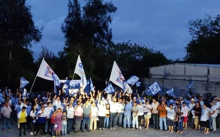 RECIBEN EN ZONA BAJA A GABRIEL LAGUNES