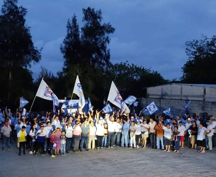 RECIBEN EN ZONA BAJA A GABRIEL LAGUNES