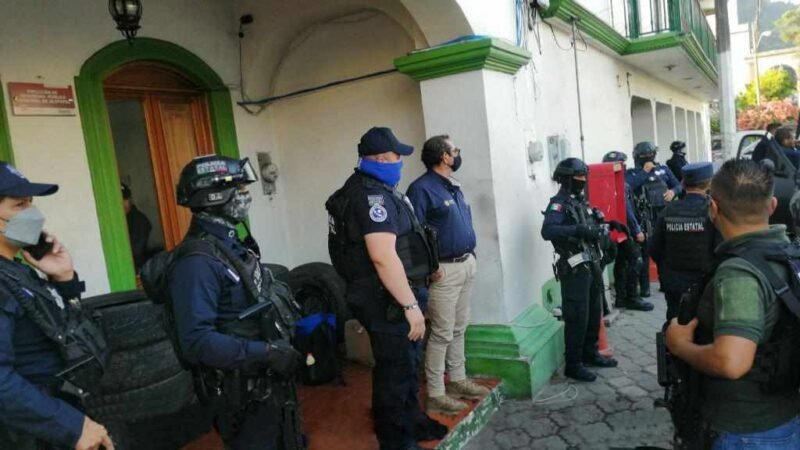 POLICIAS DE JILOTEPEC SE NIEGAN A SER EVALUADOS