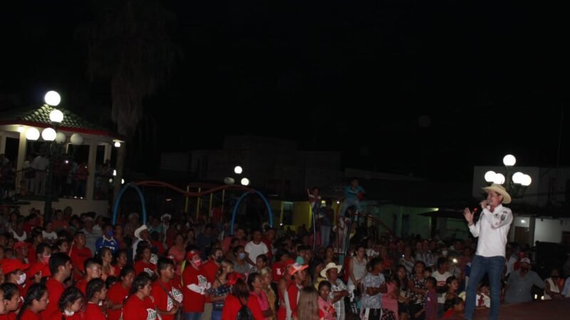 RESPALDAN COMAPEÑOS A LEÓN CANTÓN
