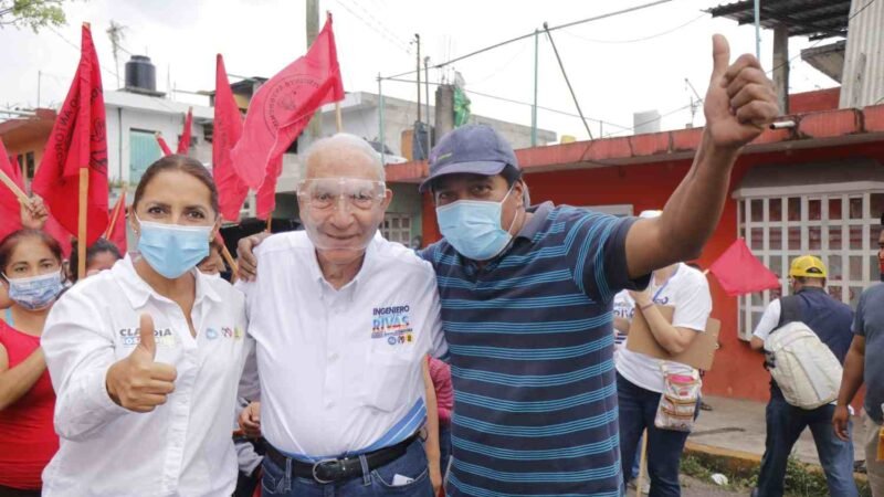 ANTORCHISTAS COBIJAN A GUILLERMO RIVAS
